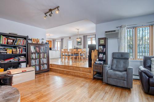 Salon - 467 Route 133, Pike River, QC - Indoor Photo Showing Living Room