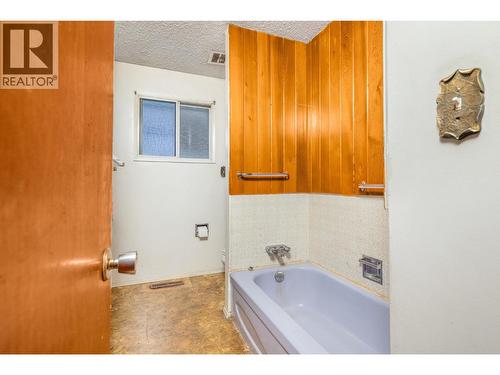 6920 Buchanan Road, Coldstream, BC - Indoor Photo Showing Bathroom