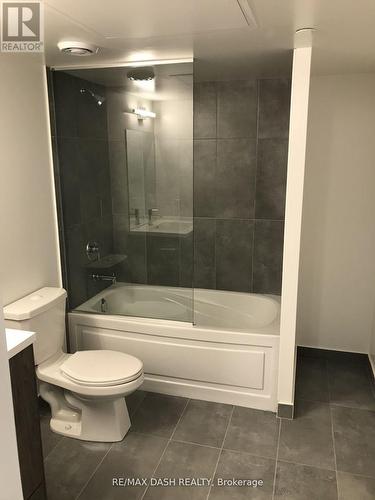 916 - 60 Shuter Street, Toronto, ON - Indoor Photo Showing Bathroom