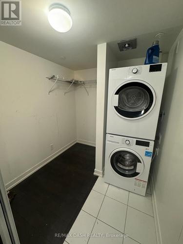 916 - 60 Shuter Street, Toronto, ON - Indoor Photo Showing Laundry Room