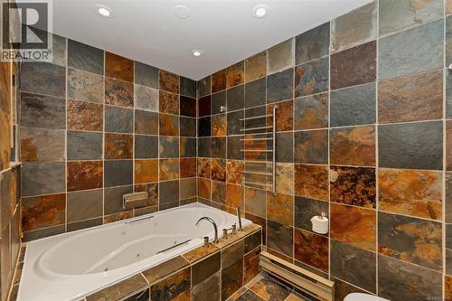 5198 Beckton Rd, Saanich, BC - Indoor Photo Showing Bathroom