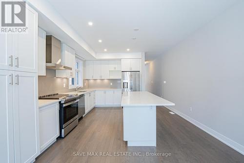 93 Cornell Rouge Boulevard, Markham, ON - Indoor Photo Showing Kitchen With Upgraded Kitchen
