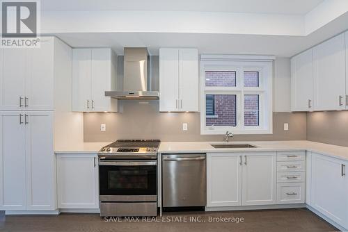 93 Cornell Rouge Boulevard, Markham, ON - Indoor Photo Showing Kitchen