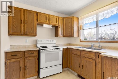 1190 Ferguson Crescent, Regina, SK - Indoor Photo Showing Kitchen With Double Sink