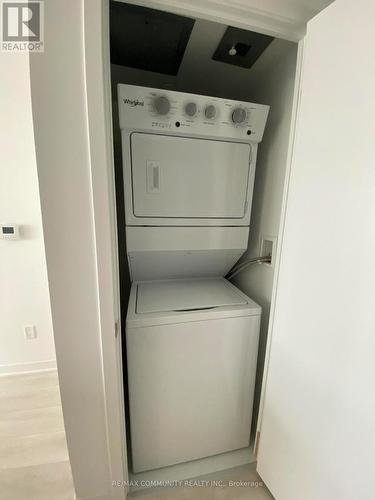 1003 - 31 Tippett Road, Toronto, ON - Indoor Photo Showing Laundry Room