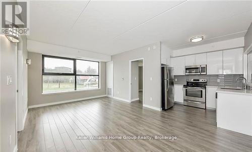 417 - 1291 Gordon Street, Guelph (Kortright East), ON - Indoor Photo Showing Kitchen