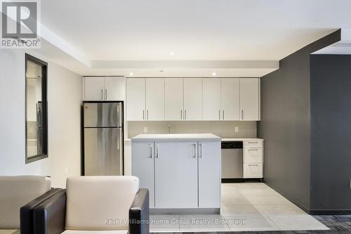 417 - 1291 Gordon Street, Guelph (Kortright East), ON - Indoor Photo Showing Kitchen