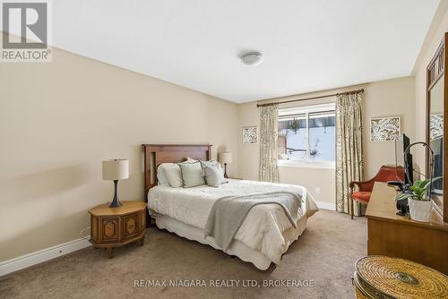 3959 Lower Coach Road, Fort Erie (Stevensville), ON - Indoor Photo Showing Bedroom