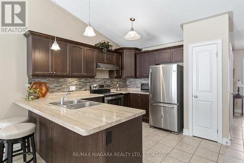 3959 Lower Coach Road, Fort Erie (Stevensville), ON - Indoor Photo Showing Kitchen With Double Sink