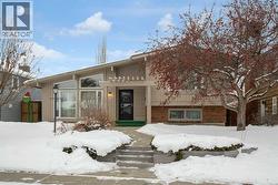 219 Parkwood Place SE  Calgary, AB T2J 3X2