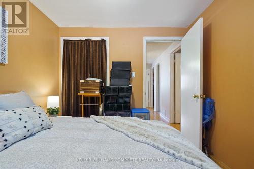 10 Glen Eden Court, Hamilton, ON - Indoor Photo Showing Bedroom