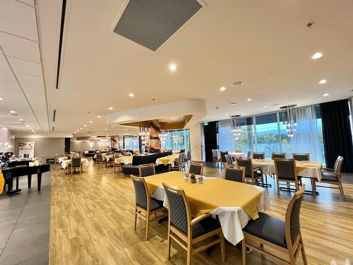 Restaurant - 2501-100 Rue Étienne-Lavoie, Laval (Sainte-Dorothée), QC - Indoor Photo Showing Dining Room