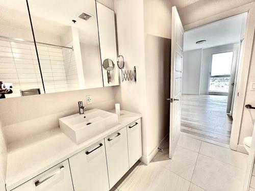 Salle de bains attenante à la CCP - 2501-100 Rue Étienne-Lavoie, Laval (Sainte-Dorothée), QC - Indoor Photo Showing Bathroom