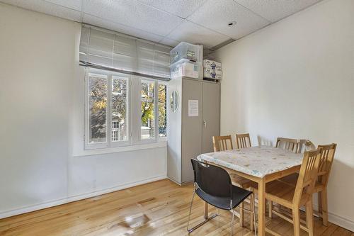 Commerce - 780 Boul. St-Joseph E., Montréal (Le Plateau-Mont-Royal), QC - Indoor