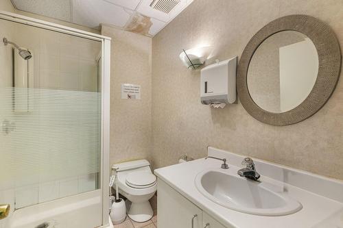 Commerce - 780 Boul. St-Joseph E., Montréal (Le Plateau-Mont-Royal), QC - Indoor Photo Showing Bathroom