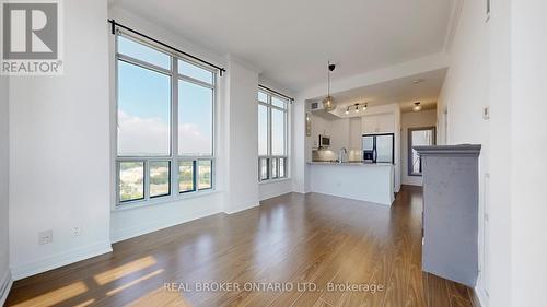 Ph7 - 2087 Lake Shore Boulevard W, Toronto, ON - Indoor Photo Showing Kitchen