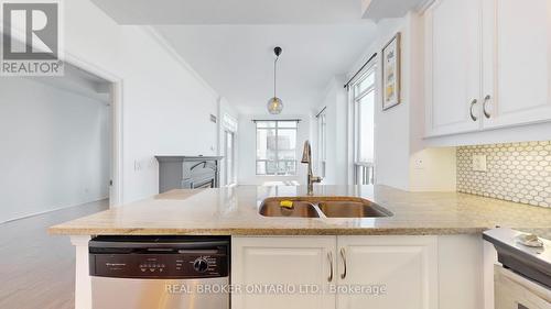 Ph7 - 2087 Lake Shore Boulevard W, Toronto, ON - Indoor Photo Showing Kitchen With Double Sink