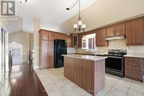 7 Brock Street, Kawartha Lakes (Lindsay), ON - Indoor Photo Showing Kitchen