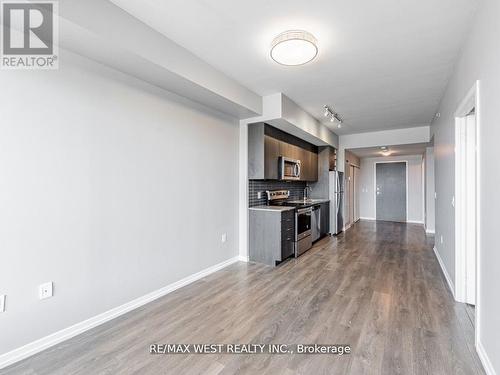305 - 3237 Bayview Avenue, Toronto, ON - Indoor Photo Showing Kitchen