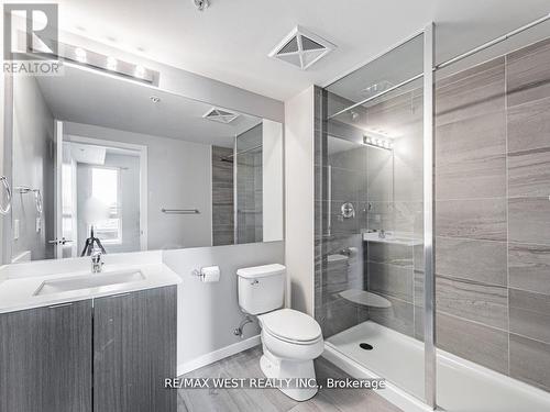 305 - 3237 Bayview Avenue, Toronto, ON - Indoor Photo Showing Bathroom