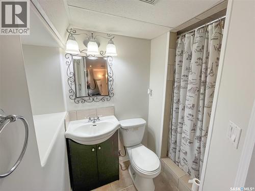 409 29Th Street W, Saskatoon, SK - Indoor Photo Showing Bathroom