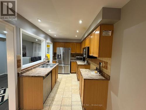 3395 Scotch Pine Gate, Mississauga, ON - Indoor Photo Showing Kitchen With Double Sink
