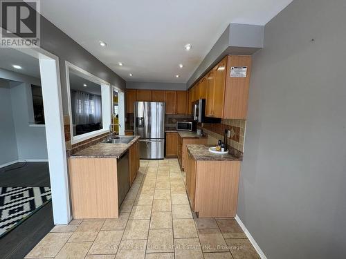 3395 Scotch Pine Gate, Mississauga, ON - Indoor Photo Showing Kitchen With Double Sink