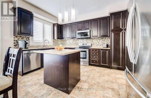538 Thomas Slee Drive, Kitchener, ON - Indoor Photo Showing Kitchen With Upgraded Kitchen