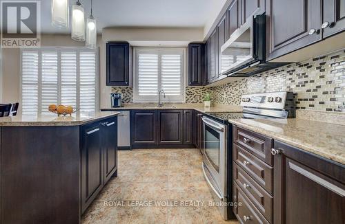 538 Thomas Slee Drive, Kitchener, ON - Indoor Photo Showing Kitchen With Upgraded Kitchen