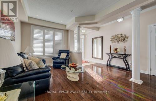 538 Thomas Slee Drive, Kitchener, ON - Indoor Photo Showing Living Room
