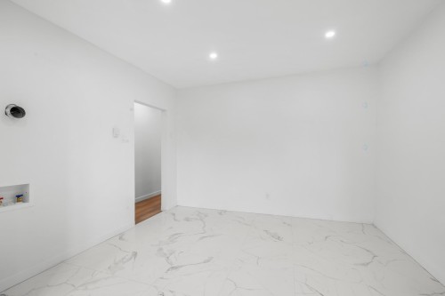 Living Room - 5-4830 Av. Walkley, Montréal (Côte-Des-Neiges/Notre-Dame-De-Grâce), QC - Indoor Photo Showing Other Room