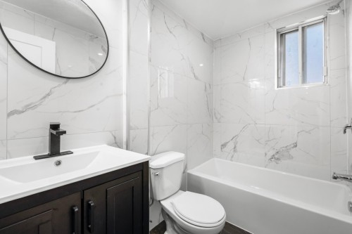 Bathroom - 5-4830 Av. Walkley, Montréal (Côte-Des-Neiges/Notre-Dame-De-Grâce), QC - Indoor Photo Showing Bathroom