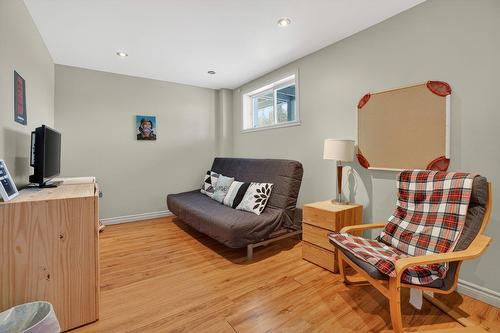 Salle familiale - 4950 Ch. Laporte, Saint-Côme, QC - Indoor