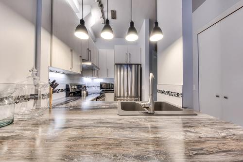 Cuisine - 200-5099 Rue Jeanne-Mance, Montréal (Le Plateau-Mont-Royal), QC - Indoor Photo Showing Kitchen