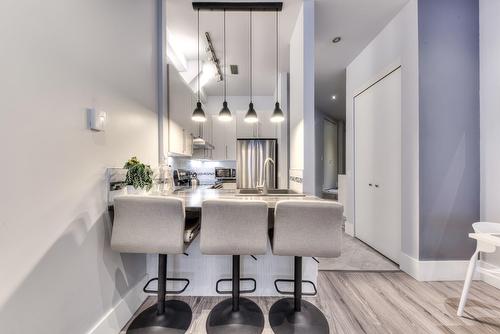 Coin-repas - 200-5099 Rue Jeanne-Mance, Montréal (Le Plateau-Mont-Royal), QC - Indoor