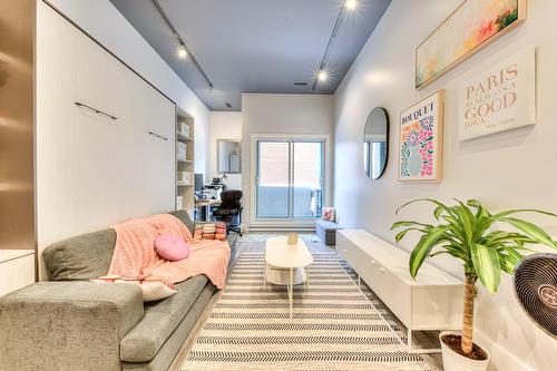 Salon - 200-5099 Rue Jeanne-Mance, Montréal (Le Plateau-Mont-Royal), QC - Indoor Photo Showing Other Room