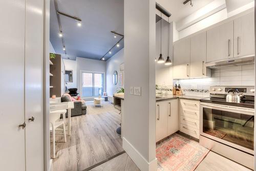 Vue d'ensemble - 200-5099 Rue Jeanne-Mance, Montréal (Le Plateau-Mont-Royal), QC - Indoor Photo Showing Kitchen With Upgraded Kitchen