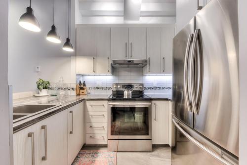 Cuisine - 200-5099 Rue Jeanne-Mance, Montréal (Le Plateau-Mont-Royal), QC - Indoor Photo Showing Kitchen With Upgraded Kitchen