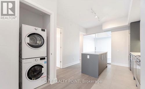 214 - 664 Spadina Avenue, Toronto, ON - Indoor Photo Showing Laundry Room