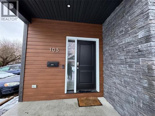 105 King Street East, Chatham, ON - Outdoor With Exterior