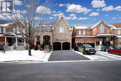 8 LEVIDA STREET  Brampton, ON L6P 3A9