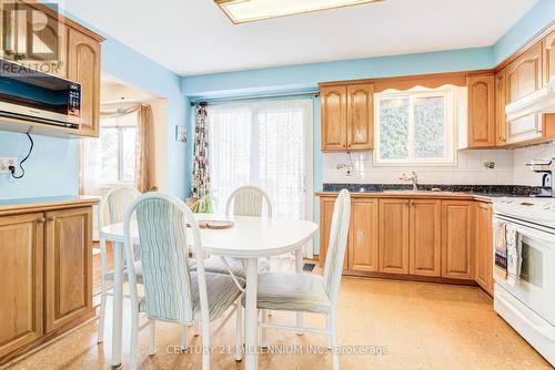 20 Peelton Heights Road, Brampton, ON - Indoor Photo Showing Kitchen