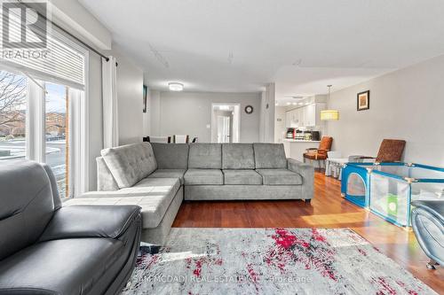 1073 Gabriel Place, Burlington, ON - Indoor Photo Showing Living Room