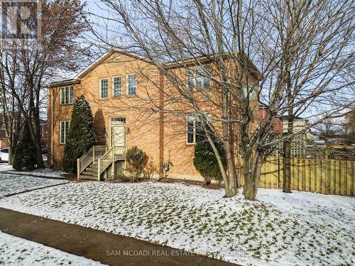 1073 Gabriel Place, Burlington, ON - Outdoor