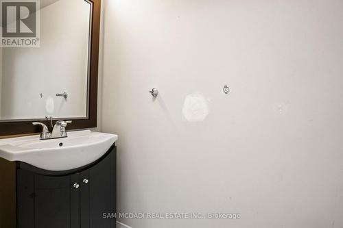 1073 Gabriel Place, Burlington, ON - Indoor Photo Showing Bathroom