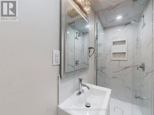 892 Sweetwater Crescent, Mississauga, ON - Indoor Photo Showing Bathroom