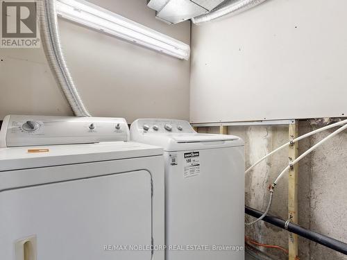 892 Sweetwater Crescent, Mississauga, ON - Indoor Photo Showing Laundry Room