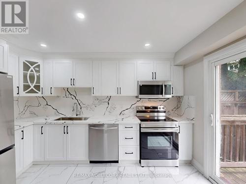 892 Sweetwater Crescent, Mississauga, ON - Indoor Photo Showing Kitchen