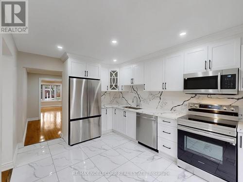 892 Sweetwater Crescent, Mississauga, ON - Indoor Photo Showing Kitchen