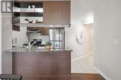 309 - 2391 Central Park Drive, Oakville, ON - Indoor Photo Showing Kitchen